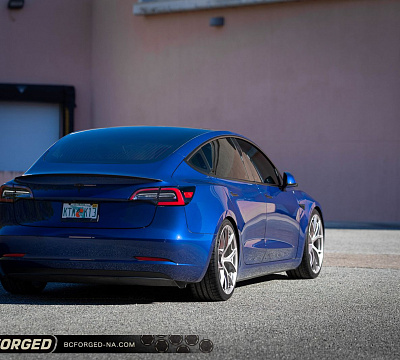 Фото дисков BC Forged KL01 на Tesla Model 3
