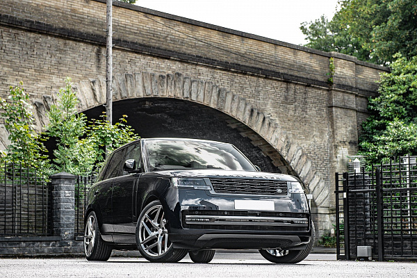 Фото дисков Kahn Type 52 RS Глянцевый тонированный лак на Range Rover V