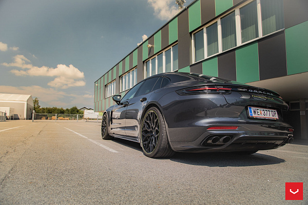 Фото дисков Vossen HF-2 Черный глянец на Porsche Panamera II