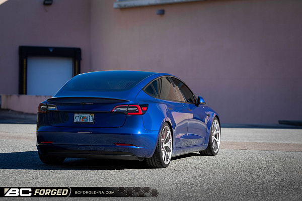 Фото дисков BC Forged KL01 Глянцевый тонированный лак на Tesla Model 3
