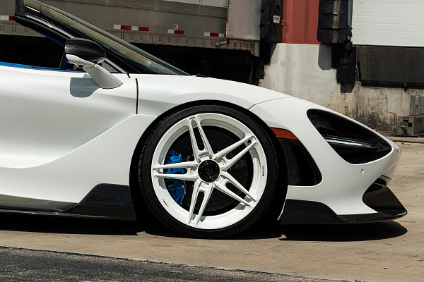 Фото дисков Anrky AN27 Белый глянец на McLaren 720S