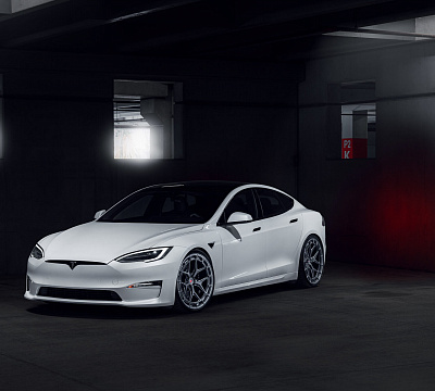 Фото дисков Vossen LC3-01 на Tesla Model S