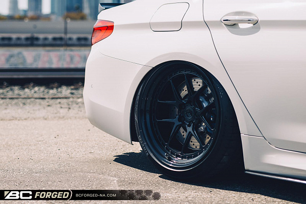Фото дисков BC Forged LE52 // MLE52 Черный глянец на BMW 5/M5 (G30/F90)
