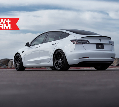 Фото дисков HRE FF01 на Tesla Model 3