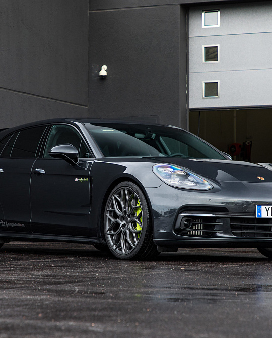 Фото дисков HF-2 Сатиновый графит на Porsche Panamera II