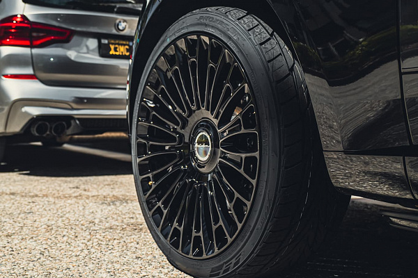 Фото дисков Brixton Forged LX01 Черный глянец на Land Rover Range Rover V