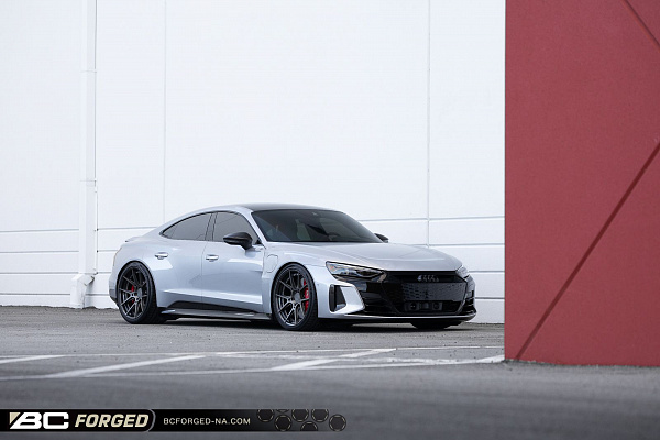 Фото дисков BC Forged HCA165 Матовый графит на Audi E-tron GT