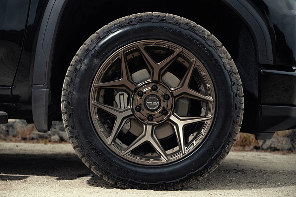 Фото дисков 4PLAY 4P06 Сатиновая бронза на GMC Sierra IV