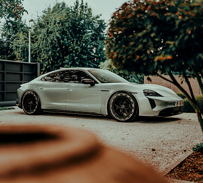 Фото дисков Brixton Forged PF7 Aerotech на Porsche Taycan I