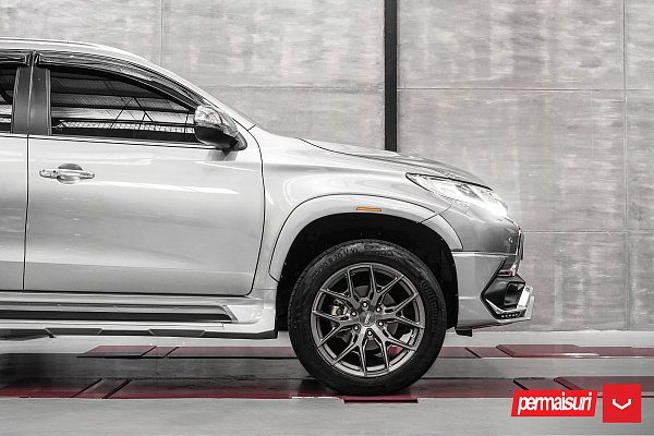 Фото дисков Vossen HF6-4 Матовый графит на Mitsubishi Pajero Sport III