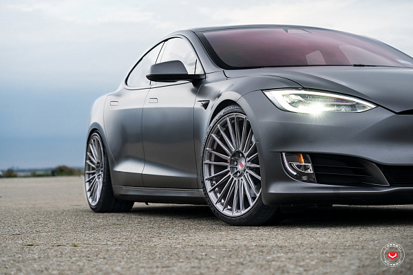 Фото дисков Vossen S17-04 Глянцевый тонированный лак на Tesla Model S