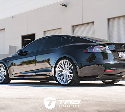 Фото дисков HRE 520M на Tesla Model S