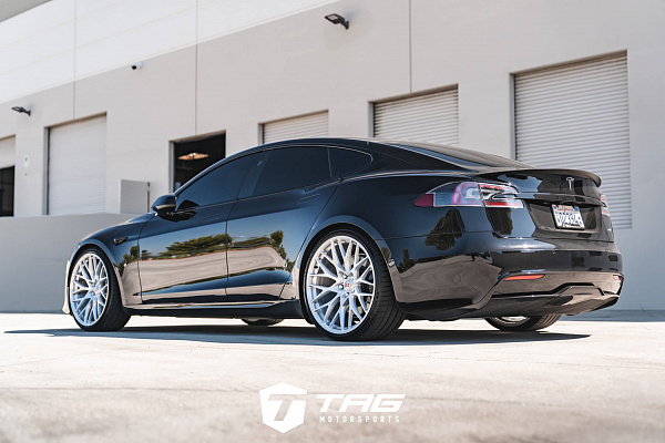 Фото дисков HRE 520M Глянцевый лак на Tesla Model S