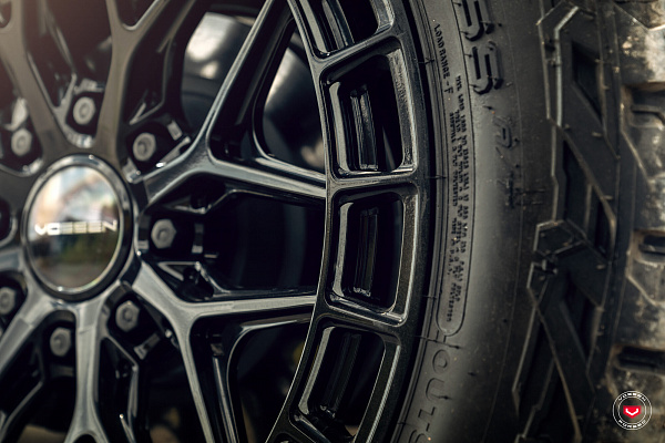Фото дисков Vossen LC3-01 Черный глянец на GMC Hummer EV