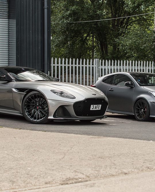Фото дисков EVO-6TR Черный глянец на Aston Martin DBS 3