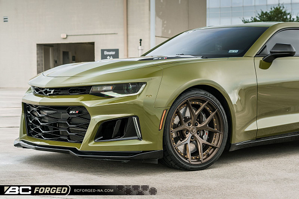 Фото дисков BC Forged HCS21 Глянцевая бронза на Chevrolet Camaro VI