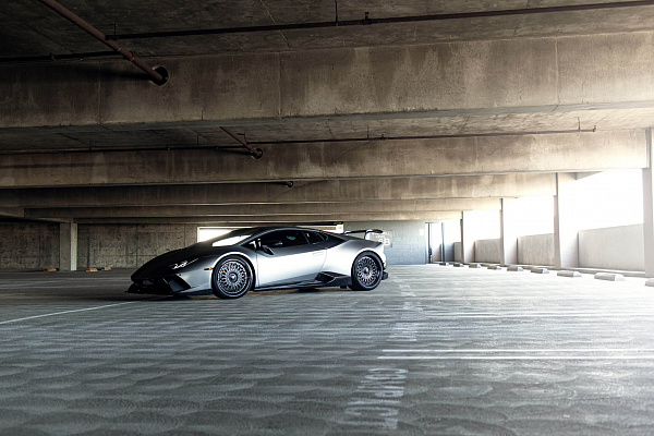 Фото дисков HRE 501 Черный сатин на Lamborghini Huracan