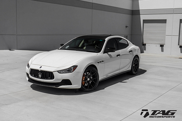 Фото дисков HRE P101 Черный глянец на Maserati Ghibli