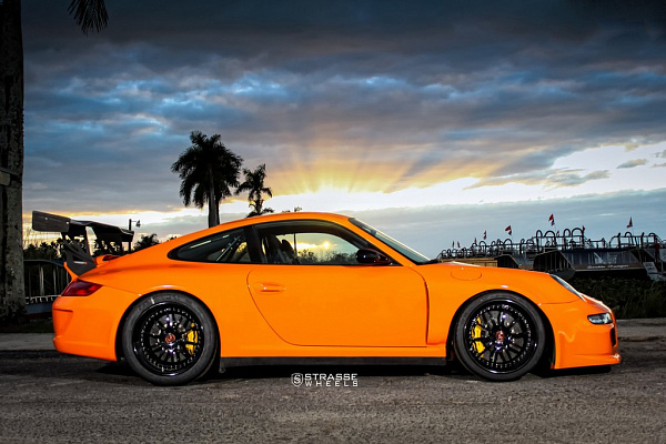 Фото дисков Strasse Wheels R10 Performance Черный глянец на Porsche 911 VI