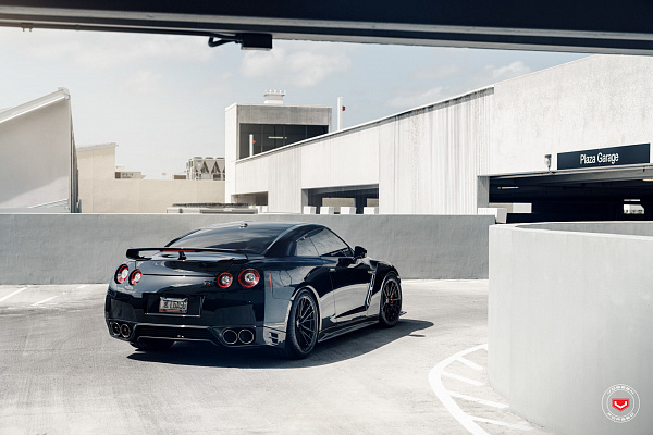 Фото дисков Vossen M-X4T Черный глянец на Nissan GT-R