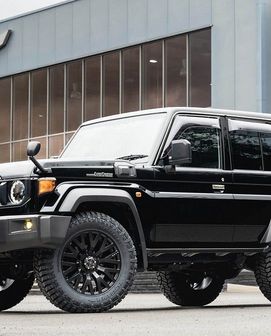 Фото дисков G22 DC Черный сатин на Toyota Land Cruiser 70