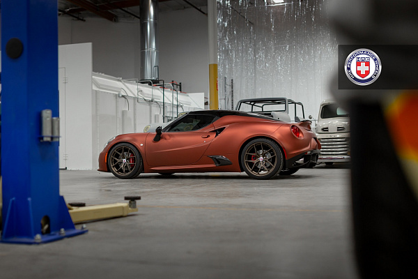 Фото дисков HRE R101 Сатиновая бронза на Alfa Romeo 4c