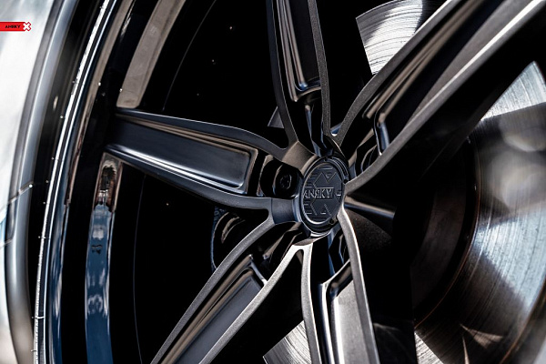 Фото дисков Anrky AN35 Черный сатин на Bentley Bentayga