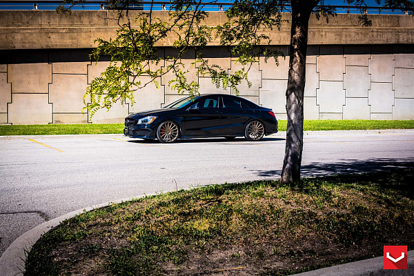 Фото дисков Vossen VFS-2 Сатиновое темное золото на Mercedes-Benz CLA (C117, X117)