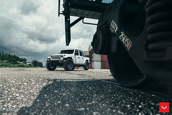 Фото дисков Vossen HF-2 Сатиновый графит на Jeep Gladiator II (JT)