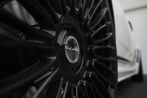 Фото дисков Brixton Forged LX01 Черный глянец на Rolls-Royce Cullinan