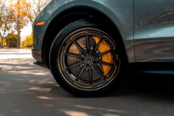 Фото дисков Brixton Forged R11-RS Сатиновый темный лак на Porsche Cayenne III