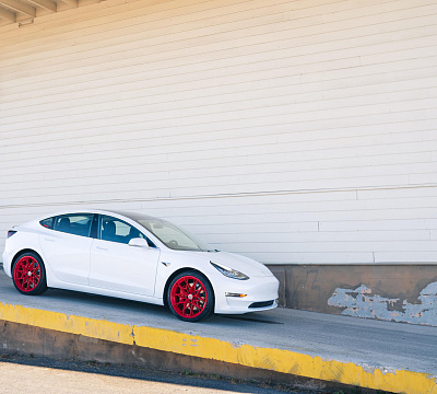 Фото дисков HRE FF10 на Tesla Model 3