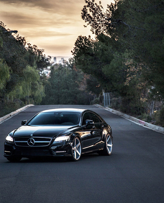 Фото дисков CV3 Серебро на Mercedes-Benz CLS (C218)