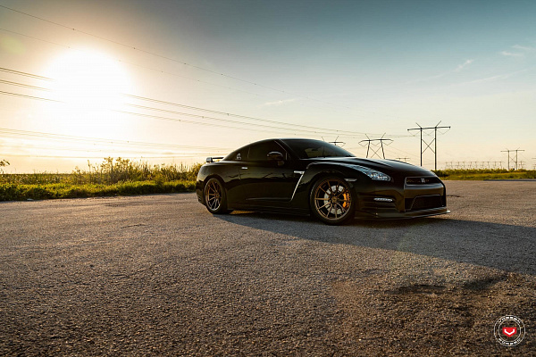 Фото дисков Vossen M-X2 Глянцевая бронза на Nissan GT-R