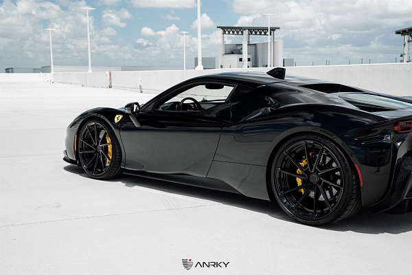 Фото дисков Anrky AN23 Черный глянец на Ferrari 812
