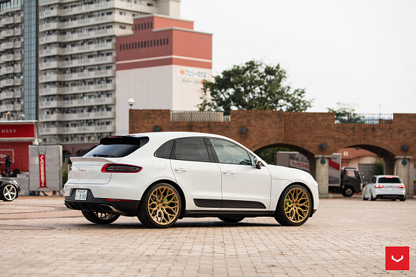 Фото дисков Vossen HF-2 Сатиновое золото на Porsche Macan I