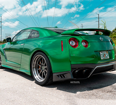 Фото дисков Strasse Wheels R10 Competition на Nissan GT-R