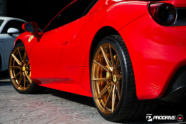 Фото дисков Vossen EVO-2R Глянцевое темное золото на Ferrari 488