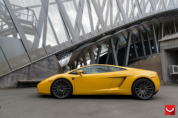 Фото дисков Vossen VFS-2 Глянцевый графит на Lamborghini Gallardo