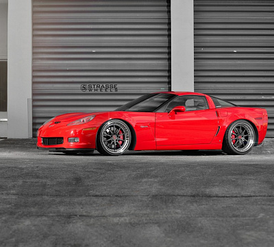 Фото дисков Strasse Wheels R10 Performance на Chevrolet Corvette C6