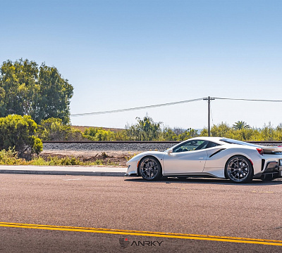 Фото дисков Anrky AN22 на Ferrari 812