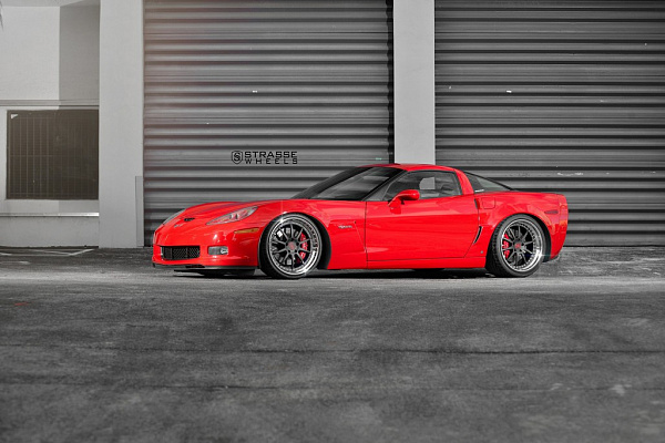 Фото дисков Strasse Wheels R10 Performance Другой цвет на Chevrolet Corvette C6