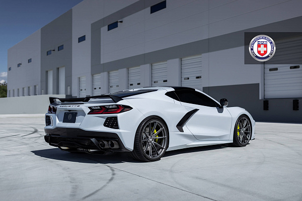 Фото дисков HRE P104SC Глянцевый графит на Chevrolet Corvette C8