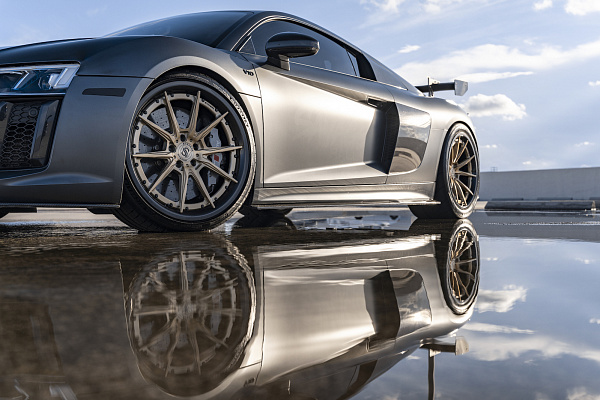 Фото дисков Strasse Wheels SV10 Track Сатиновая шампань на Audi R8 (4S)
