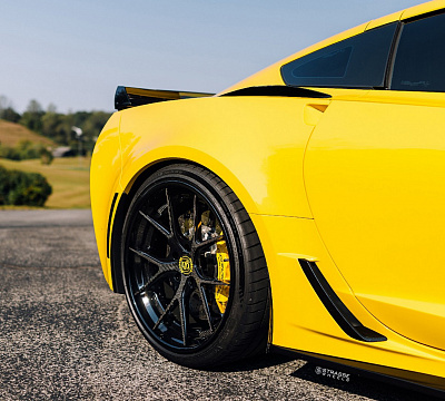 Фото дисков Strasse Wheels SM5R Deep Concave FS на Chevrolet Corvette C7