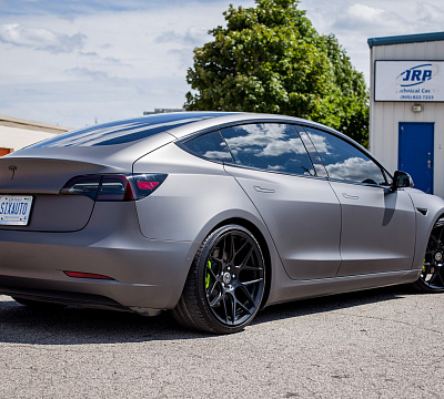 Фото дисков HRE FF01 на Tesla Model 3