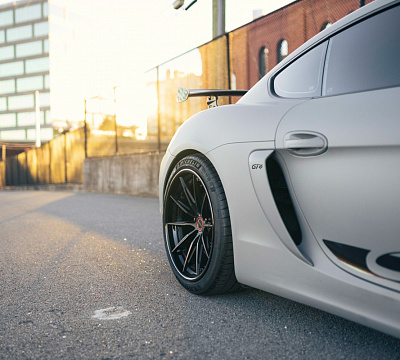 Фото дисков Brixton Forged R11-R на Porsche Cayman II