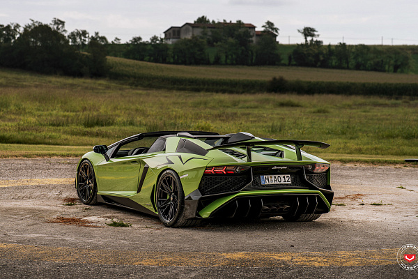 Фото дисков Vossen M-X6 Черный глянец на Lamborghini Aventador