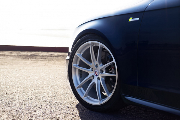 Фото дисков HRE P104 Глянцевый тонированный лак на Audi A/S/RS 4 (B8)