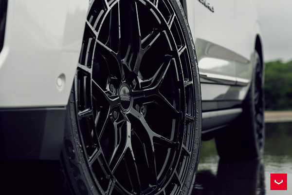 Фото дисков Vossen HFX-1 (6-Lug) Черный глянец на GMC Yukon V